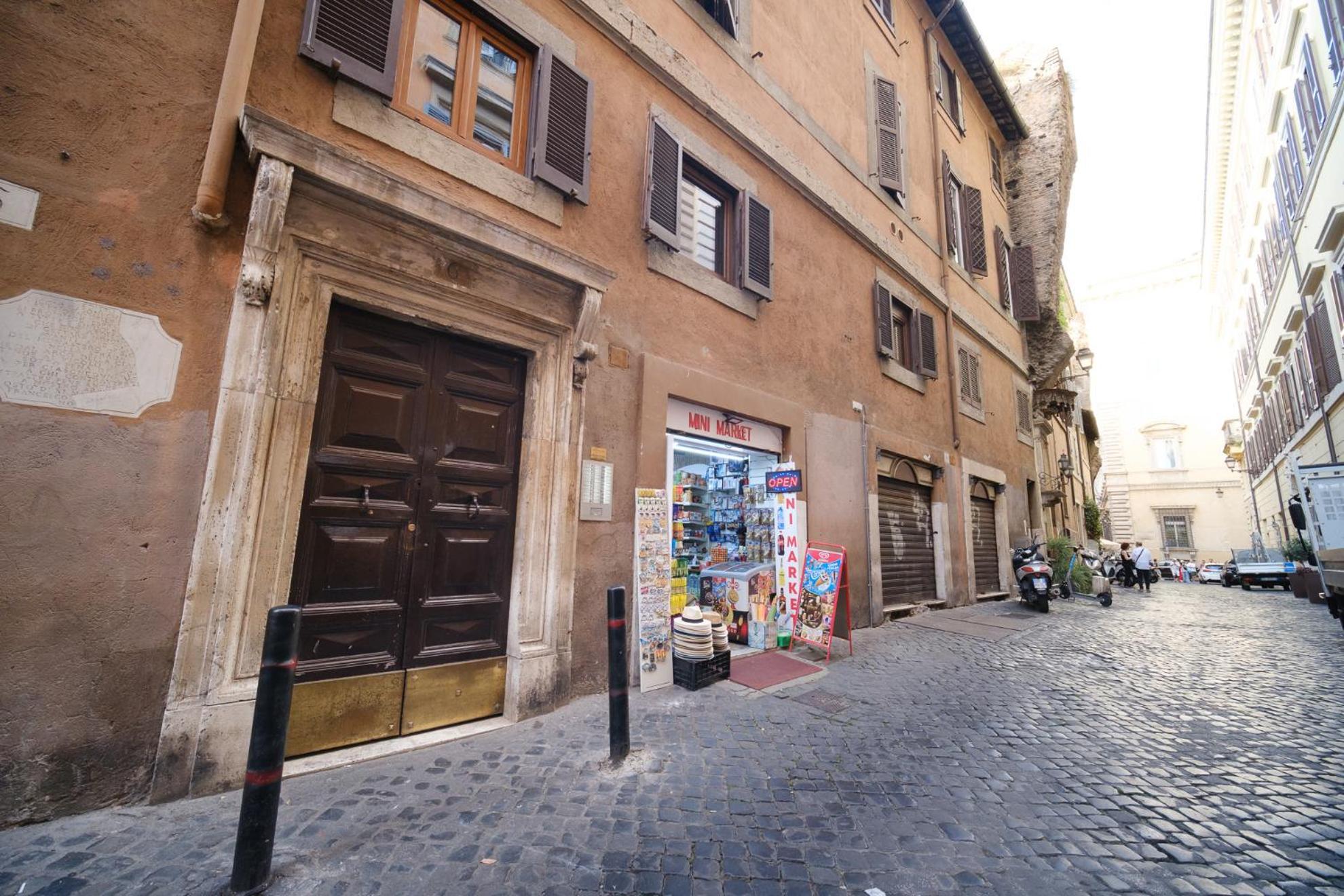 Pantheon'S Arch By Buddyrent Rome Extérieur photo